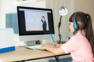 The difference between online education and traditional classroom : online teacher's work is mainly limited to planning, teaching. A classroom teacher will also have to design, as well as manage the classroom