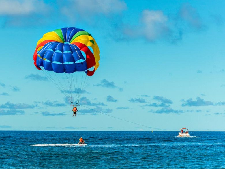 Parasailing in Kerala
