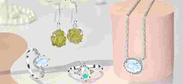 Botswana Agate: Meaning and Properties - The Complete Guide
