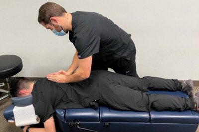 Cervicalgia symptoms and treatment of neck pain.