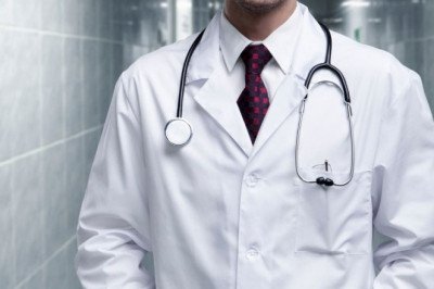 What data insights do you include in the Hospital CIO email list?