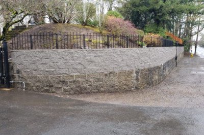 5 Benefits of Concrete Retaining Walls